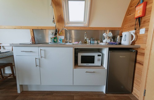 Tirabad Cabina | Hot Tub-Pet Free-Cabaña-Baño privado con ducha