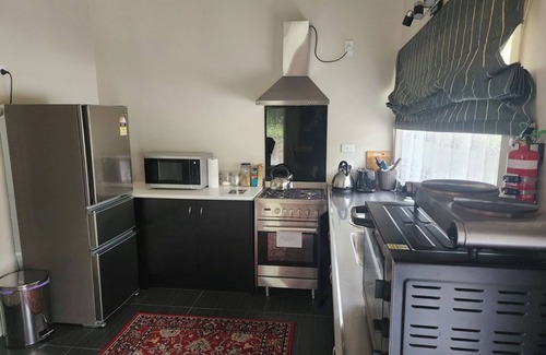 Tuateawa Cabina | Ruru Retreat - peaceful oasis set off the road, pet friendly!