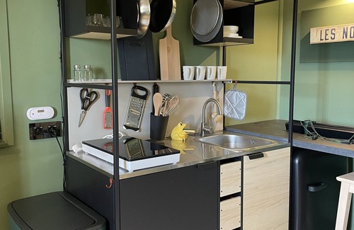 Vire-en-Champagne Apartamento | Rushes Lake - a high end one double bedroom boutique style Gite.