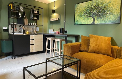 Vire-en-Champagne Apartamento | Rushes Lake - a high end one double bedroom boutique style Gite.