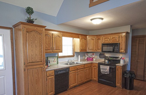 Young Harris Cabina | Rushing Waters Cabin in Young Harris Ga. Internet, fire pit and hot tub