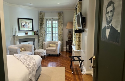 Highland Mills Cama Y Desayuno | Rushmore Estate in Woodbury NY Bed and Breakfast