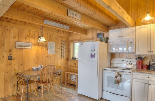 Rangeley Cabaña | Russell Cove 3 - This cute cottage sits right on the water
