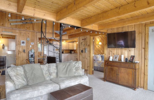Rangeley Cabaña | Russell Cove 3 - This cute cottage sits right on the water