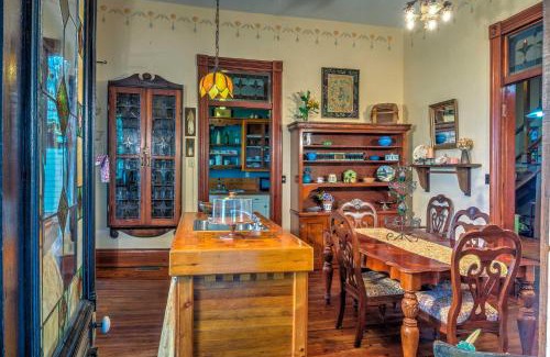 Russellville Casa | Russellville House with Garden - Walk to Main Street