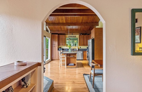 Hacienda Casa | Russian River Retreat with Hot Tub, BBQ, & Deck
