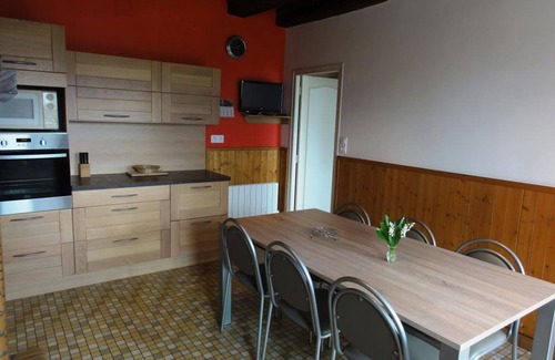 Saint-Quentin-sur-le-Homme Cabaña | Casa rústica con chimenea, jardín y mascotas permitidas
