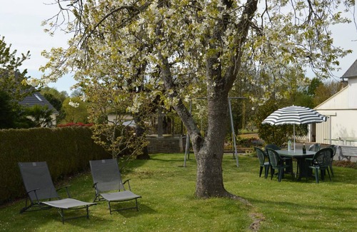 Saint-Quentin-sur-le-Homme Cabaña | Casa rústica con chimenea, jardín y mascotas permitidas