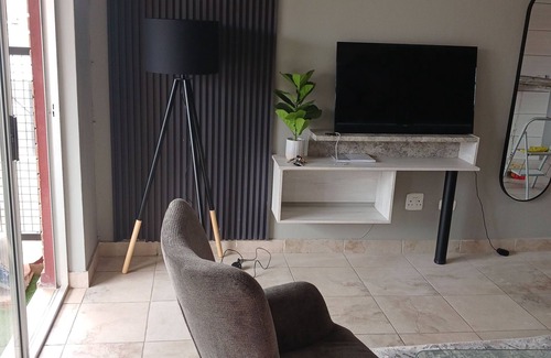 Rustenburg Apartamento | Apartamento acogedor en Rustenburg con entrada privada y barbacoa