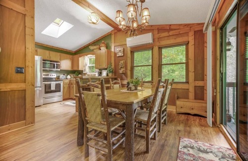 Sylva Cabina | Rustic 2BR Cabin, Mountain Views & Fishing