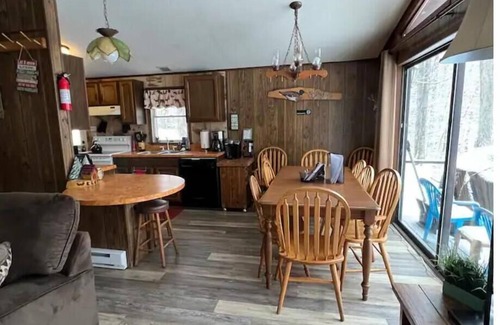 Russell Cabina | Rustic 3 bedroom cabin #2 at Deep woods