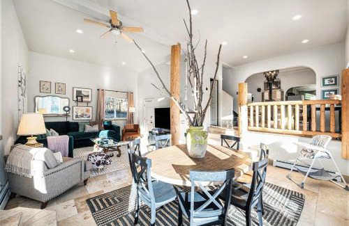 Bailey Casa | Rustic 4br Cabin W Hot Tub & Patio