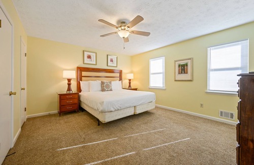 Jonesboro Casa | Rustic 4BR Home In Huge Open Air Space & BKYD Deck