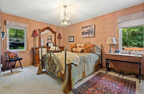 Mount Jackson Casa | Rustic A-Frame Chalet with Hot Tub & Scenic Views in Mount Jackson, Virginia