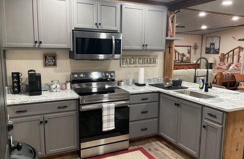 Neely Apartamento | Rustic and cozy 2 bedroom apartment in charming Lucedale Ms, with WiFi,AC