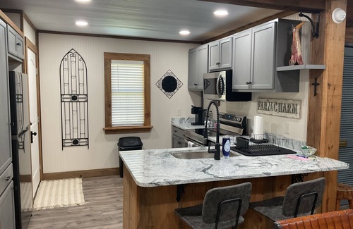 Neely Apartamento | Rustic and cozy 2 bedroom apartment in charming Lucedale Ms, with WiFi,AC