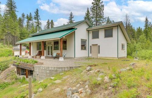 Newport Casa | Rustic and Modern Home with Forest Views in Newport!