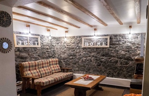 Arco da Calheta Cabaña | "La casa de los abuelos rústico y rural. Excelentes vistas a la montaña y frente al mar.