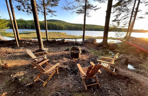 Blue Hill Casa | Rustic and Stylish Cabin on Stunning Serene Pond