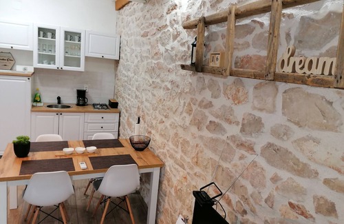 Drnis Apartamento | Rustic apartment in rural village near Krka park