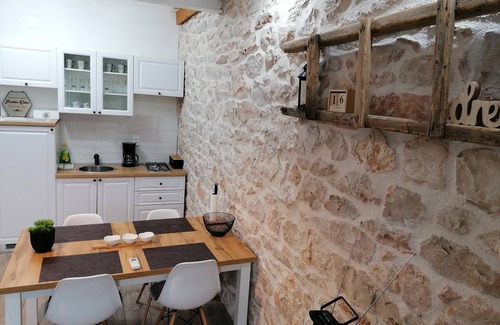 Drnis Apartamento | Rustic apartment in rural village near Krka park