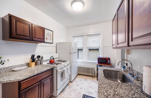 Berwyn Apartamento | Rustic APT |Near Hosp| 25mins to ORD|MDW|DT|Free Parking&Wifi