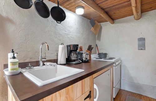 Batesville Apartamento | Rustic Bailey's Retreat Cabin Near Wineries!