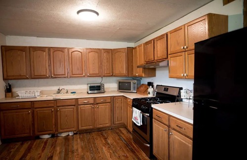 Pine Grove Casa | Rustic Barnstay on 66 acres