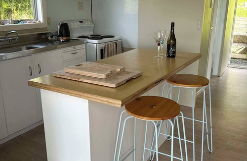 Whangarei Heads Casa | Rustic Beach House Getaway