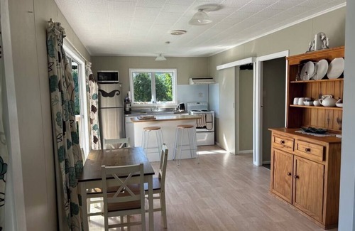 Whangarei Heads Casa | Rustic Beach House Getaway