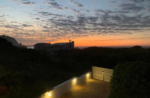Betty's Bay Casa | Rustic Beach House