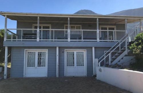 Betty's Bay Casa | Rustic Beach House