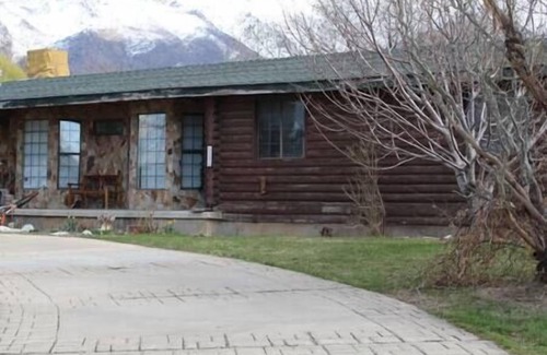 Uintah Casa | Rustic & Bright 1 Bed Apt.