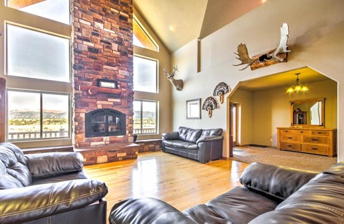 Hatch Casa | Rustic Bryce Canyon Home with Deck on Sevier River!