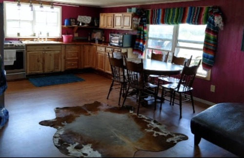 Altamont Cabina | Rustic bunkhouse on authentic working ranch in the beautiful Tennessee mountains