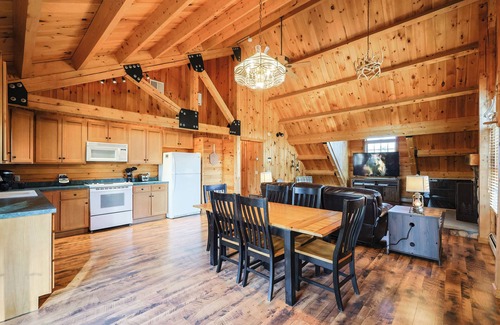 Midlands Casa | Rustic Cabin in Campground