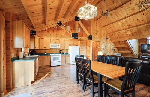Midlands Casa | Rustic Cabin in Campground