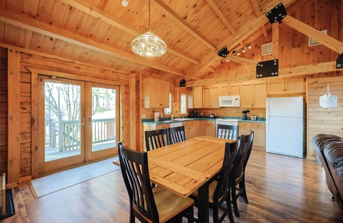 Midlands Casa | Rustic Cabin in Campground