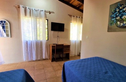Rio Seco Cabina | Rustic cabin in Ecolodge Hotel near beaches (Pet Friendly!)