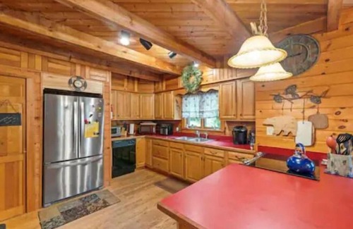 Lake Luzerne Cabina | Rustic Cabin in Lake Luzerne - Smith Mtn House