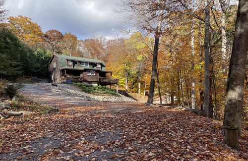 Lake Luzerne Cabina | Rustic Cabin in Lake Luzerne - Smith Mtn House