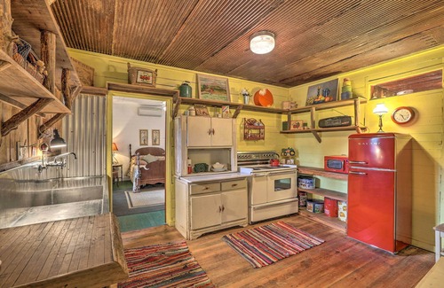 Burlington Cabina | Rustic Cabin in the Woods: 2-Acre Fishing Pond!
