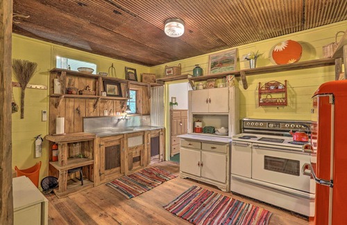 Burlington Cabina | Rustic Cabin in the Woods: 2-Acre Fishing Pond!