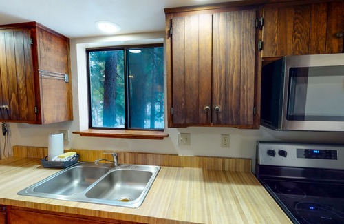 Yosemite West Cabina | Rustic cabin & loft inside Yosemite National Park with deck, views & fireplace
