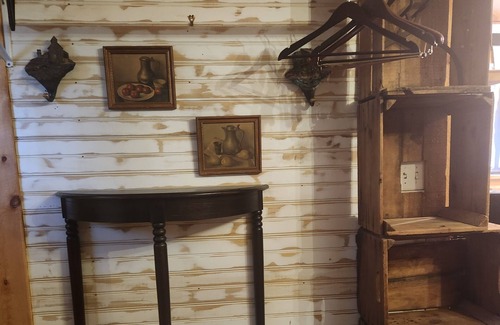 Hollowville Cabina | Rustic cabin nearby Windham,Hunter and Catamount ski resorts.