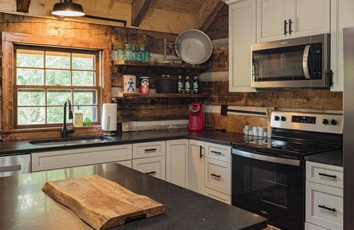 Stokes Cabina | Rustic cabin newly remodeled just 15 minutes from downtown Winston Salem.