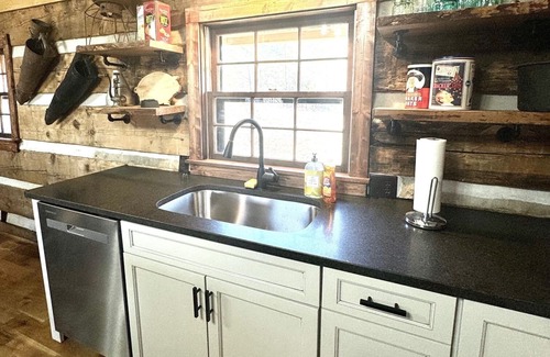 Stokes Cabina | Rustic cabin newly remodeled just 15 minutes from downtown Winston Salem.