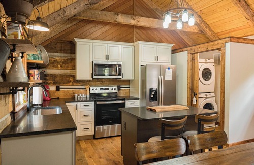 Stokes Cabina | Rustic cabin newly remodeled just 15 minutes from downtown Winston Salem.