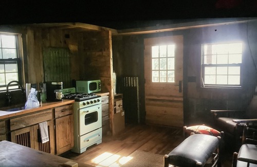 Sparta Cabina | Rustic Cabin on 7 Acres