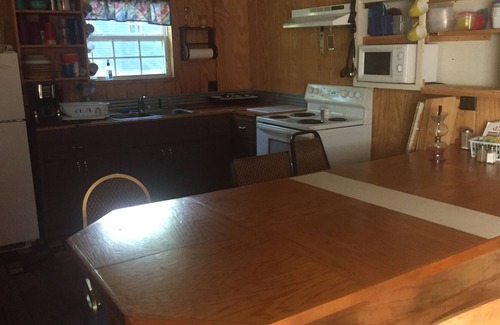Hardy Apartamento | Rustic Cabin on the Southfork River